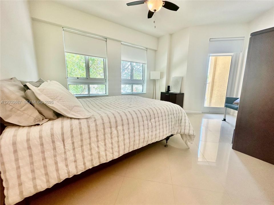 For Sale: $475,000 (1 beds, 1 baths, 1308 Square Feet)
