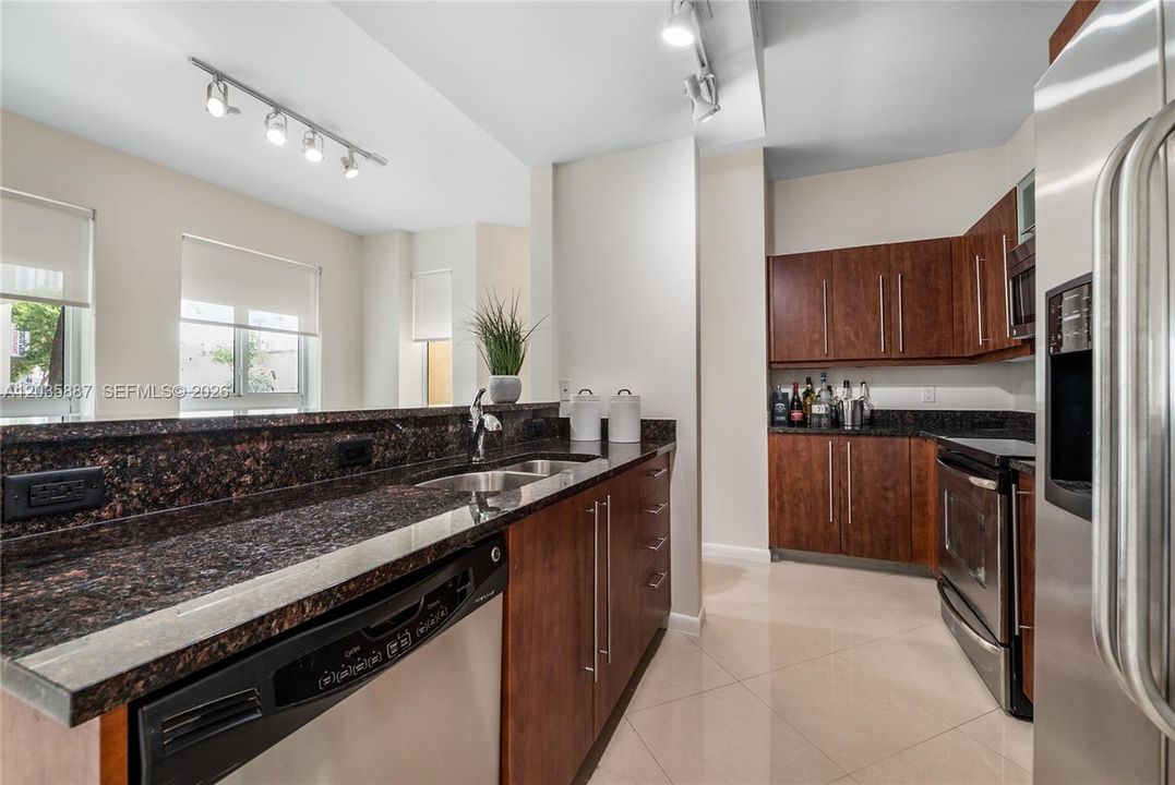 For Sale: $475,000 (1 beds, 1 baths, 1308 Square Feet)