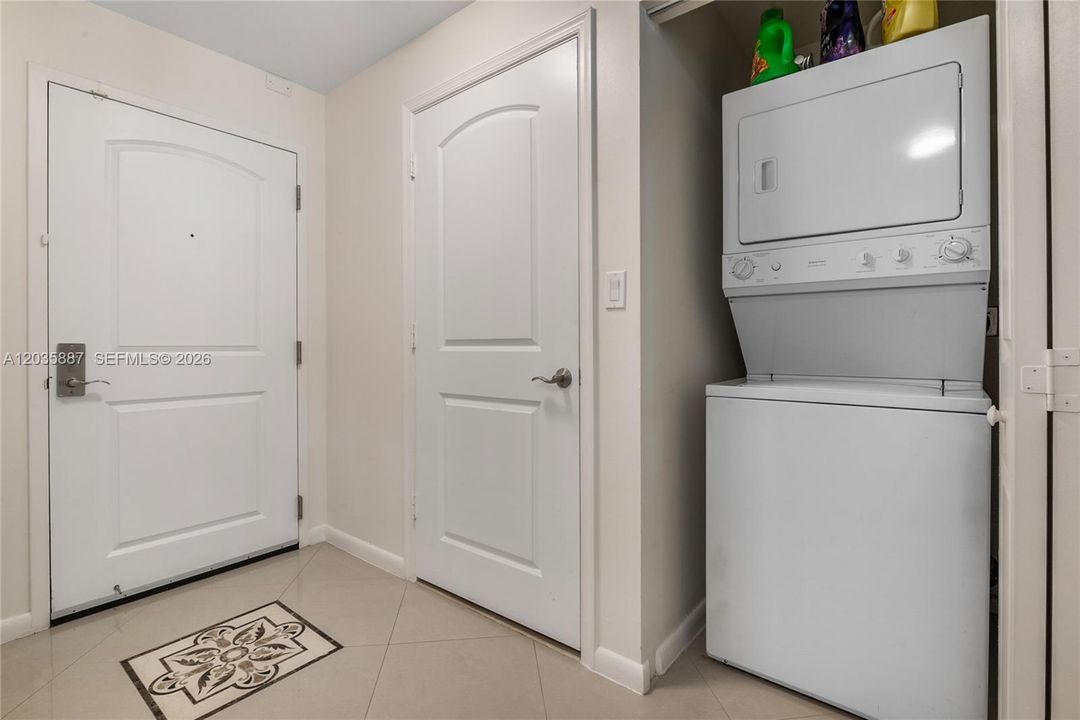 For Sale: $475,000 (1 beds, 1 baths, 1308 Square Feet)