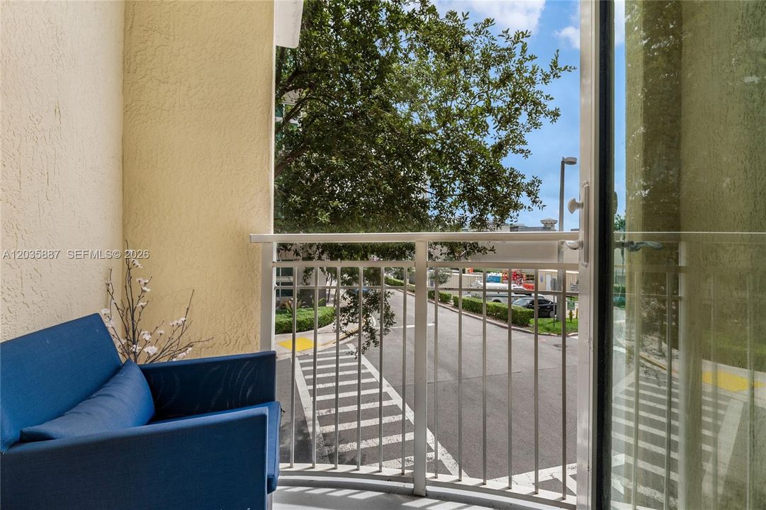 For Sale: $475,000 (1 beds, 1 baths, 1308 Square Feet)