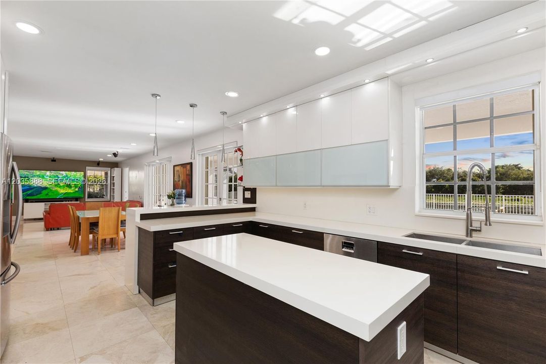 For Sale: $2,399,000 (5 beds, 4 baths, 4344 Square Feet)