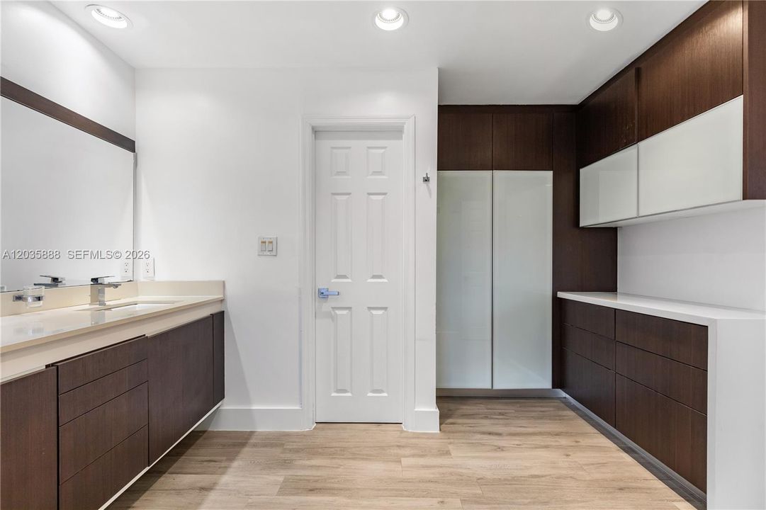 For Sale: $2,399,000 (5 beds, 4 baths, 4344 Square Feet)