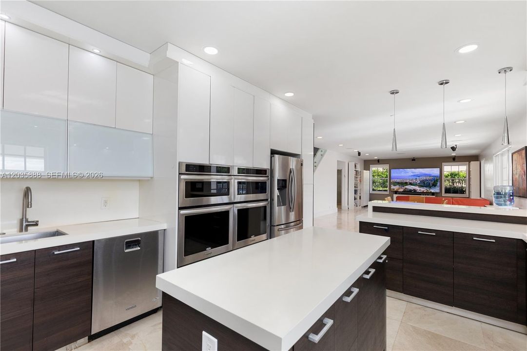 For Sale: $2,399,000 (5 beds, 4 baths, 4344 Square Feet)