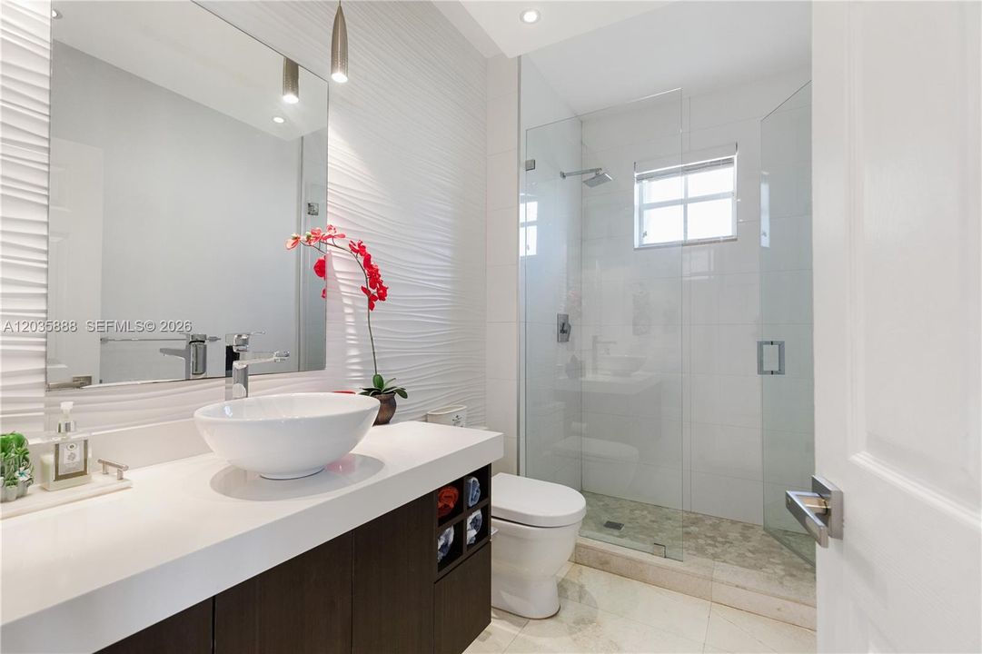 For Sale: $2,399,000 (5 beds, 4 baths, 4344 Square Feet)