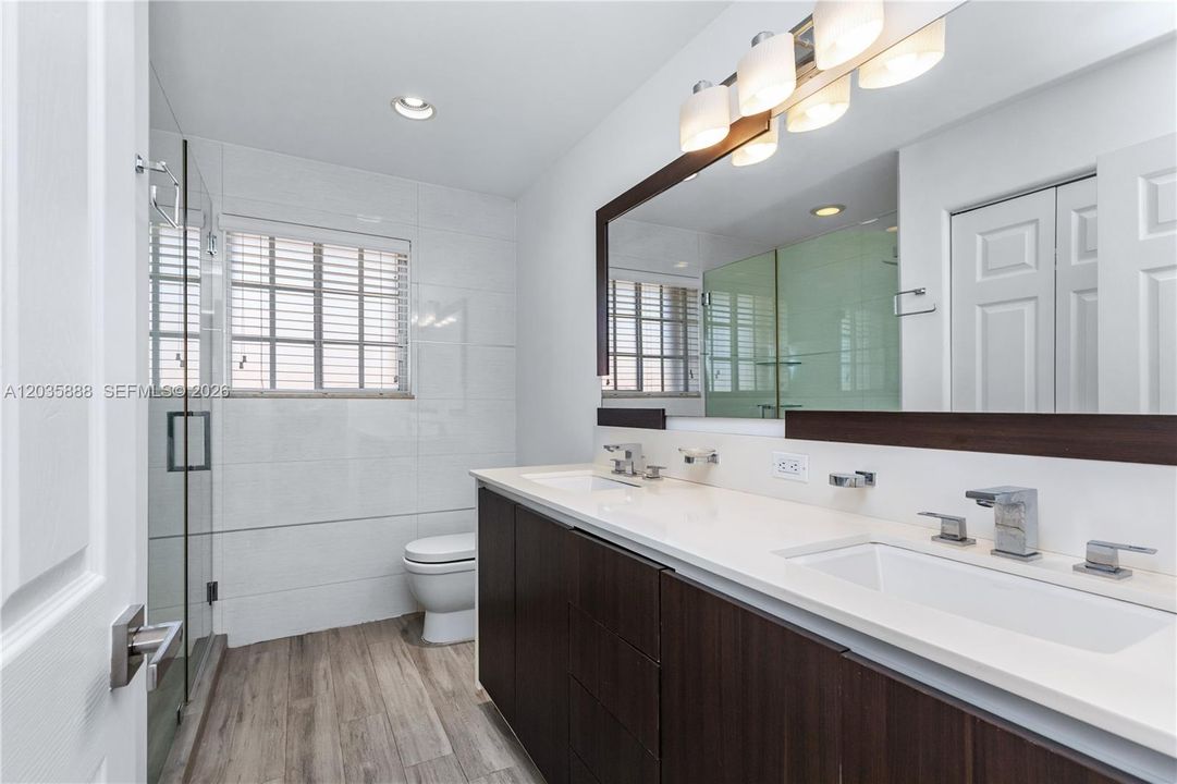 For Sale: $2,399,000 (5 beds, 4 baths, 4344 Square Feet)