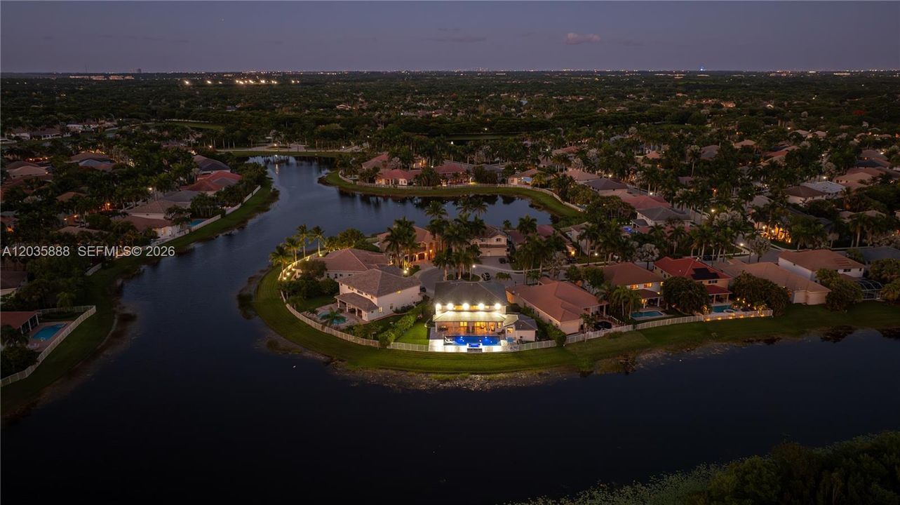For Sale: $2,399,000 (5 beds, 4 baths, 4344 Square Feet)