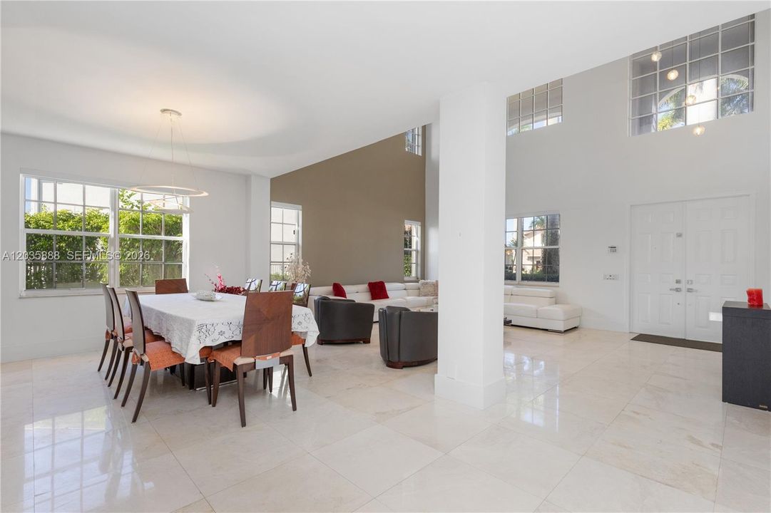 For Sale: $2,399,000 (5 beds, 4 baths, 4344 Square Feet)