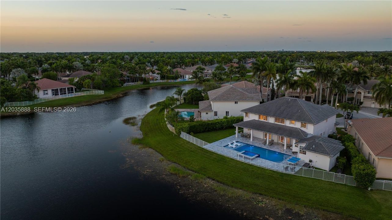 For Sale: $2,399,000 (5 beds, 4 baths, 4344 Square Feet)