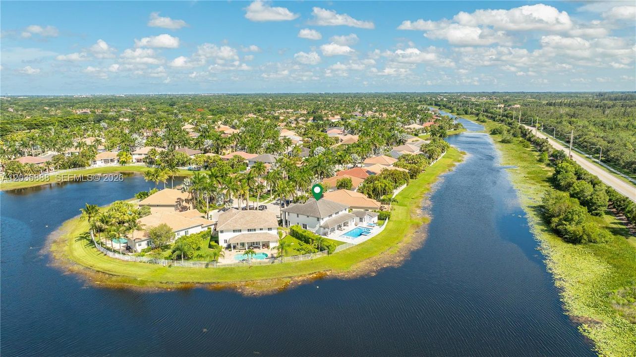 For Sale: $2,399,000 (5 beds, 4 baths, 4344 Square Feet)