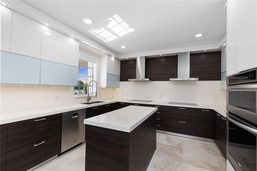 For Sale: $2,399,000 (5 beds, 4 baths, 4344 Square Feet)