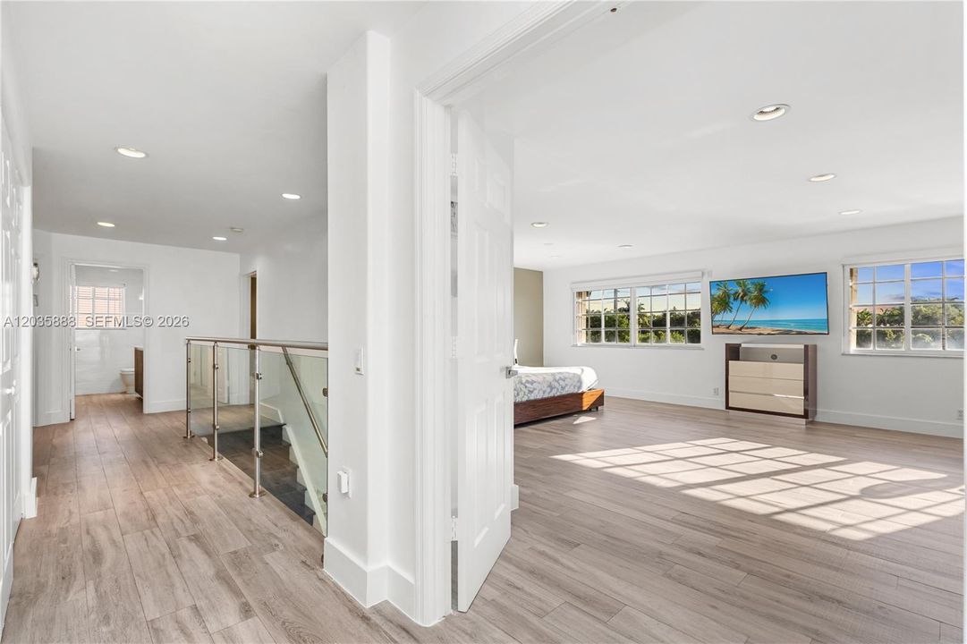 For Sale: $2,399,000 (5 beds, 4 baths, 4344 Square Feet)