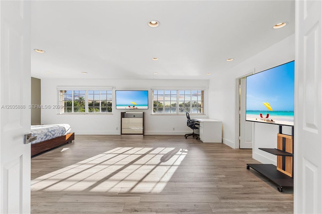For Sale: $2,399,000 (5 beds, 4 baths, 4344 Square Feet)