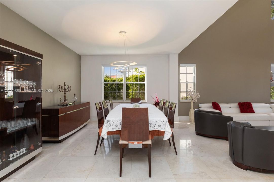 For Sale: $2,399,000 (5 beds, 4 baths, 4344 Square Feet)