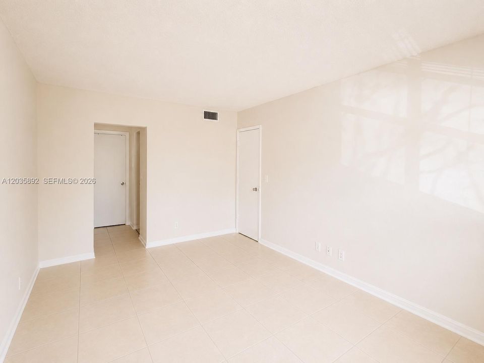 For Rent: $1,600 (1 beds, 1 baths, 650 Square Feet)