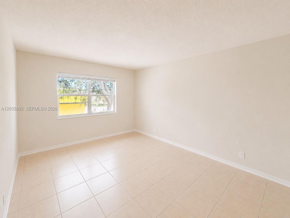 For Rent: $1,600 (1 beds, 1 baths, 650 Square Feet)