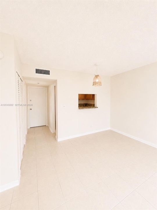 For Rent: $1,600 (1 beds, 1 baths, 650 Square Feet)