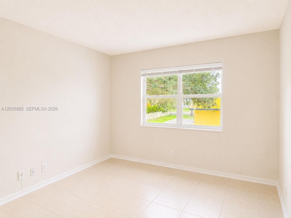 For Rent: $1,600 (1 beds, 1 baths, 650 Square Feet)