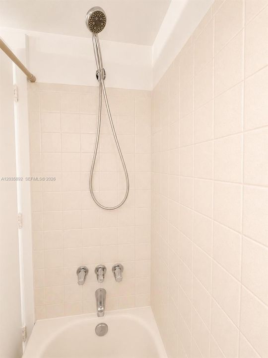 For Rent: $1,600 (1 beds, 1 baths, 650 Square Feet)