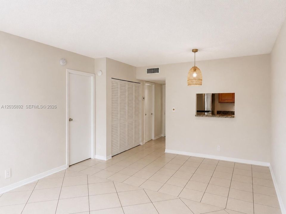 For Rent: $1,600 (1 beds, 1 baths, 650 Square Feet)