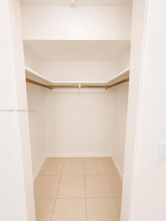 For Rent: $1,600 (1 beds, 1 baths, 650 Square Feet)