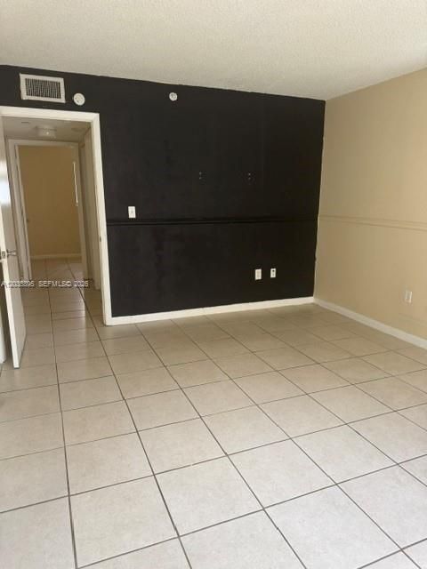 For Sale: $259,900 (3 beds, 2 baths, 1040 Square Feet)