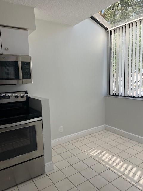 For Rent: $1,925 (1 beds, 1 baths, 832 Square Feet)