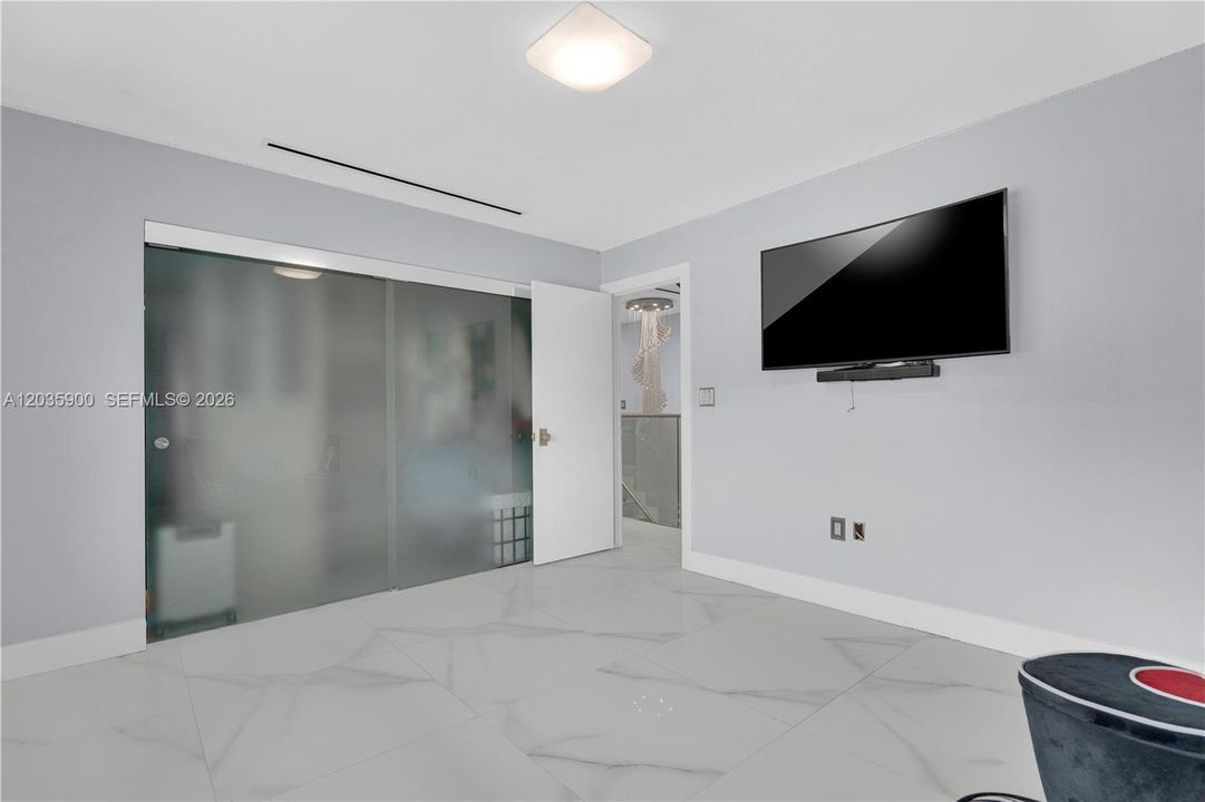 For Sale: $2,799,000 (5 beds, 4 baths, 2617 Square Feet)