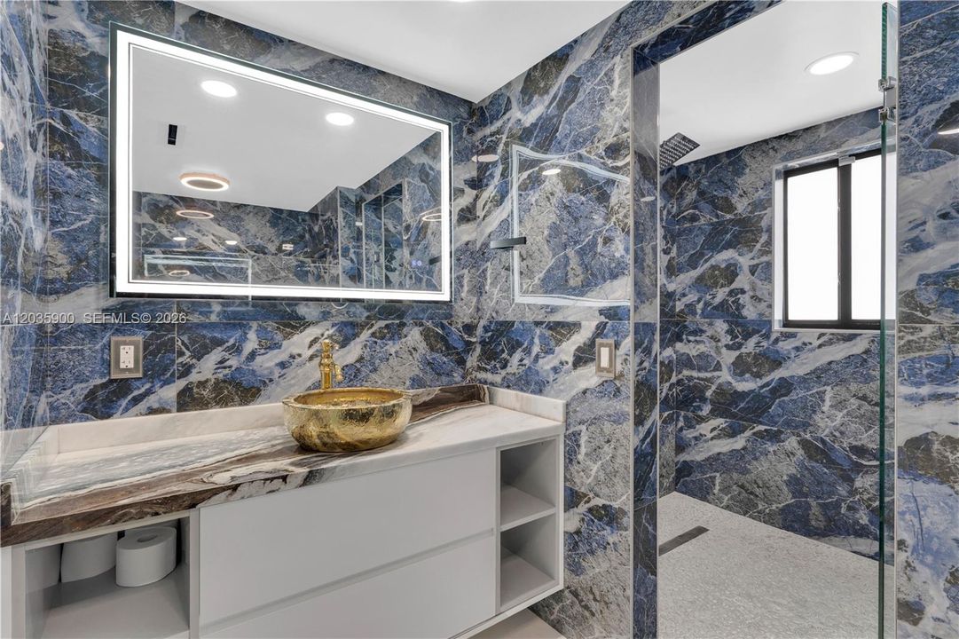 For Sale: $2,799,000 (5 beds, 4 baths, 2617 Square Feet)