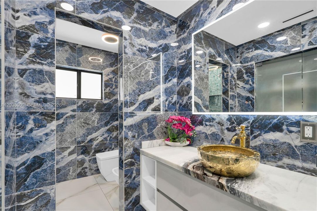 For Sale: $2,799,000 (5 beds, 4 baths, 2617 Square Feet)