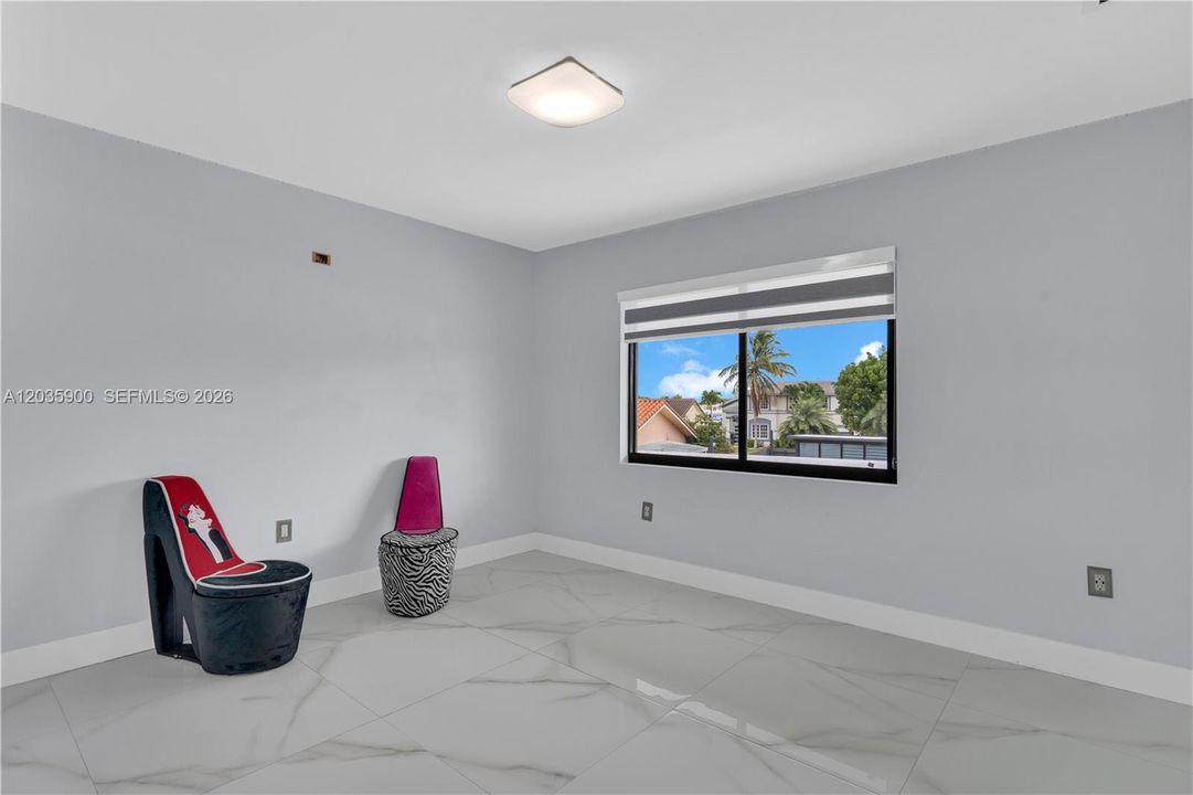 For Sale: $2,799,000 (5 beds, 4 baths, 2617 Square Feet)