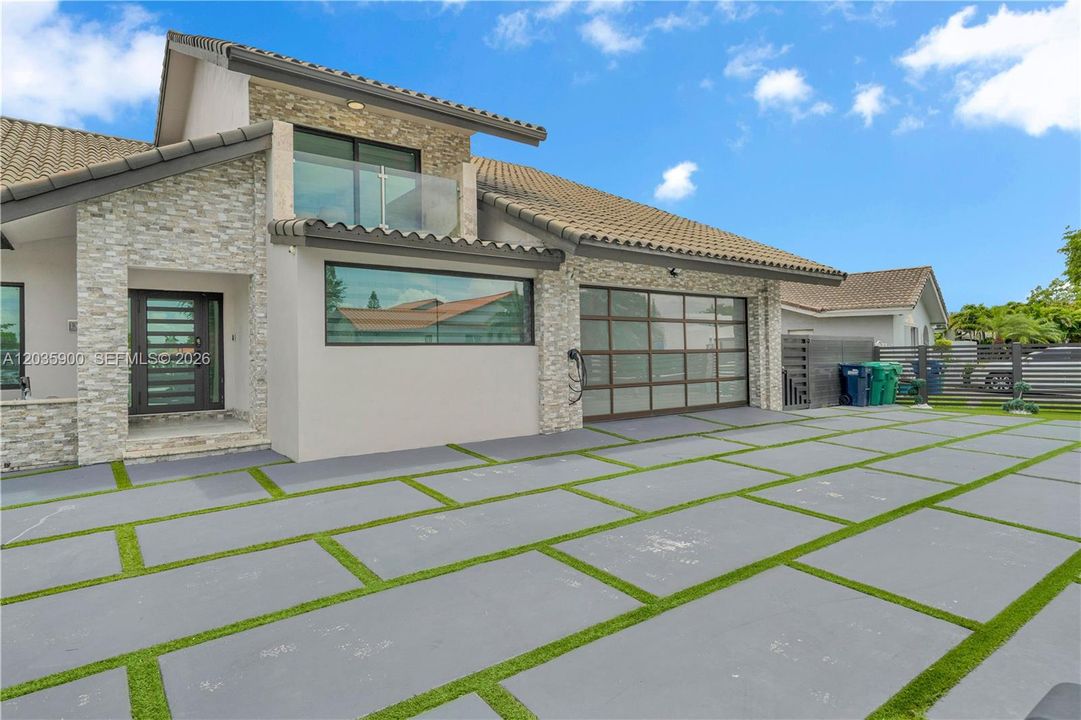 For Sale: $2,799,000 (5 beds, 4 baths, 2617 Square Feet)