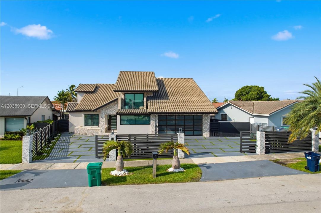 For Sale: $2,799,000 (5 beds, 4 baths, 2617 Square Feet)