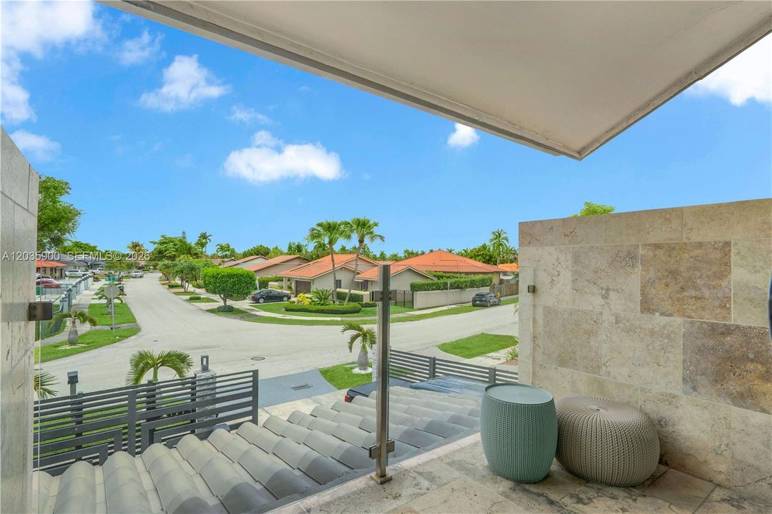 For Sale: $2,799,000 (5 beds, 4 baths, 2617 Square Feet)