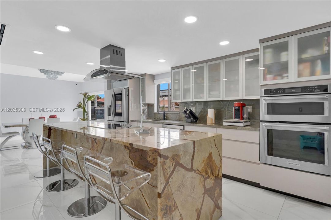 For Sale: $2,799,000 (5 beds, 4 baths, 2617 Square Feet)