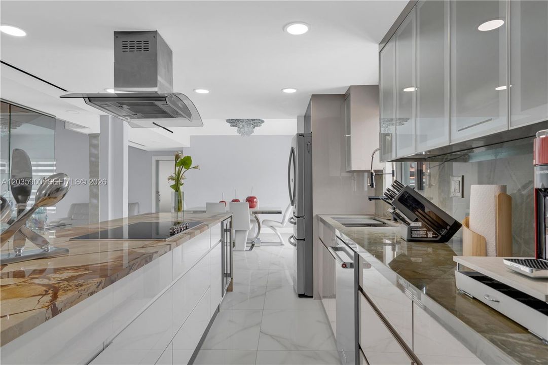 For Sale: $2,799,000 (5 beds, 4 baths, 2617 Square Feet)