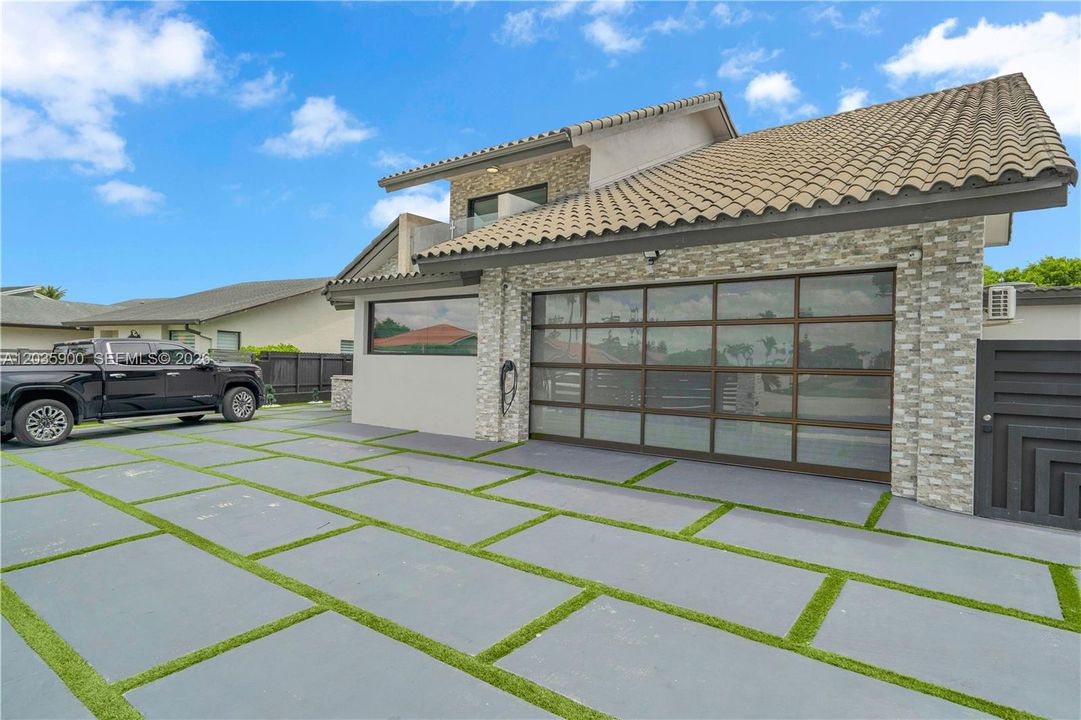 For Sale: $2,799,000 (5 beds, 4 baths, 2617 Square Feet)