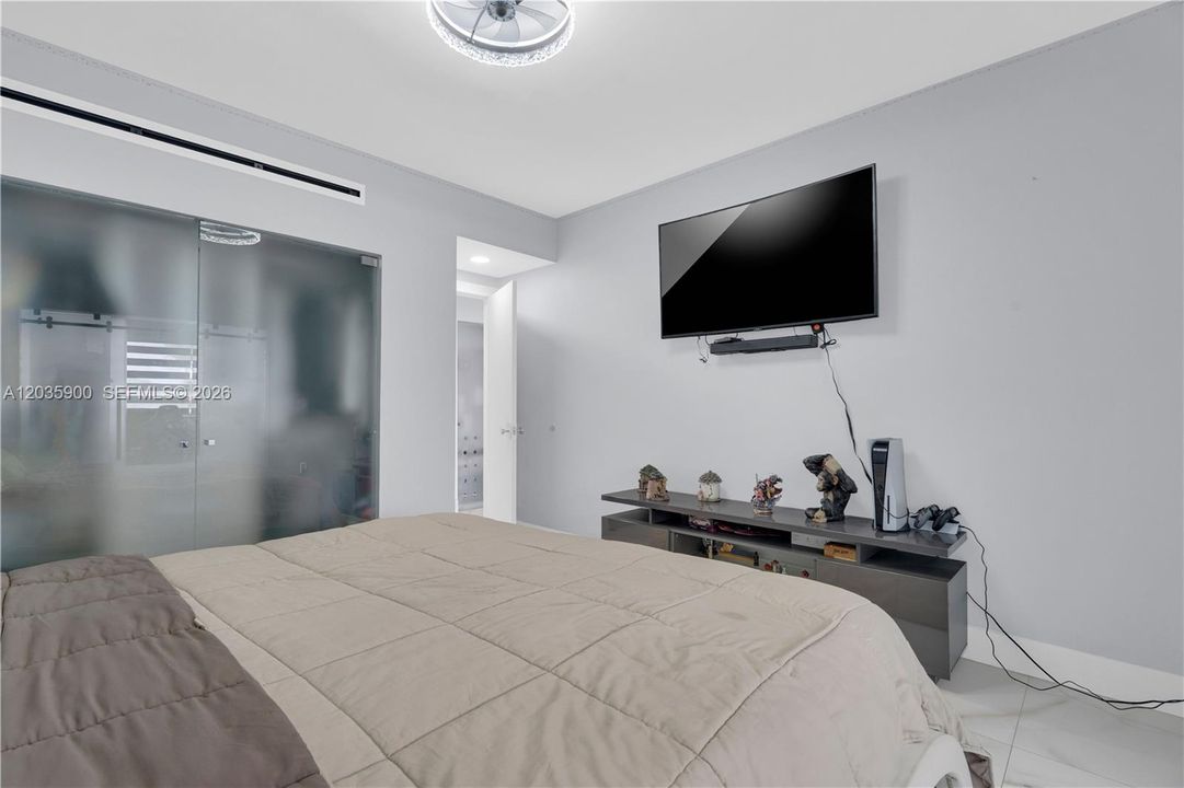 For Sale: $2,799,000 (5 beds, 4 baths, 2617 Square Feet)