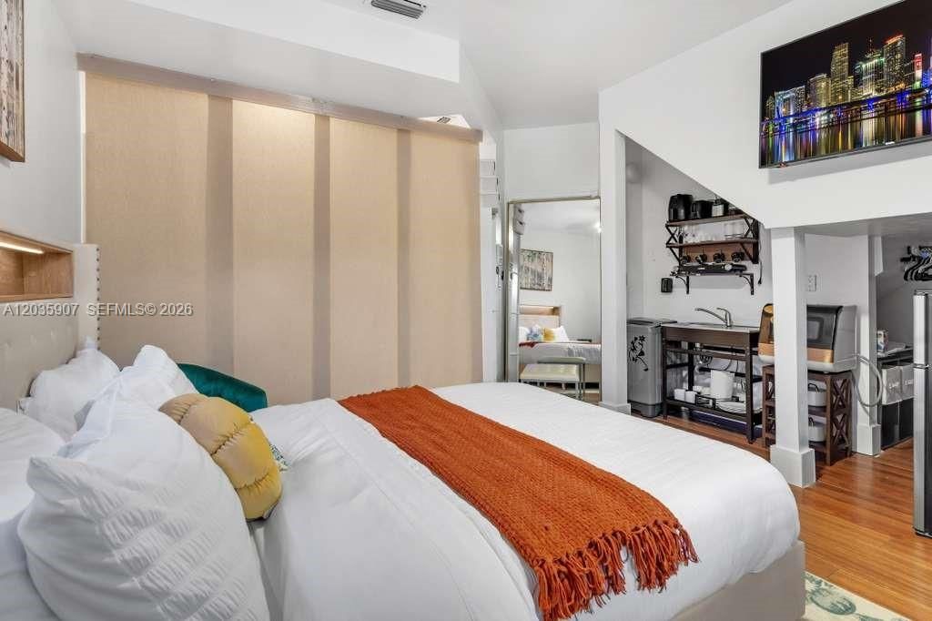 В аренду: $10,800 (6 спален, 4 ванн, 3979 Квадратных фут)