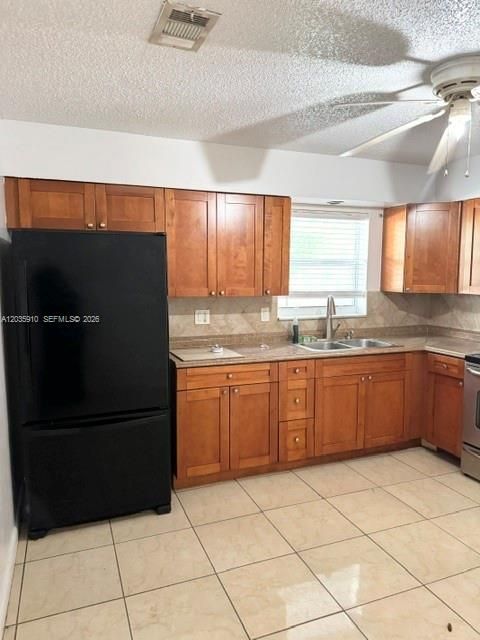 For Rent: $2,300 (2 beds, 1 baths, 2570 Square Feet)