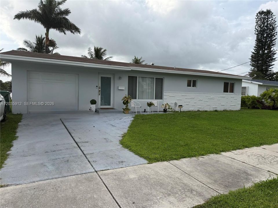 For Sale: $455,000 (2 beds, 2 baths, 1376 Square Feet)