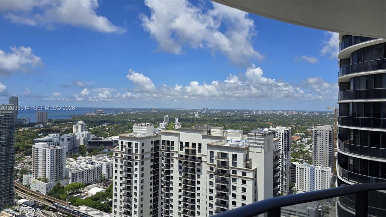 For Sale: $870,000 (2 beds, 2 baths, 1048 Square Feet)