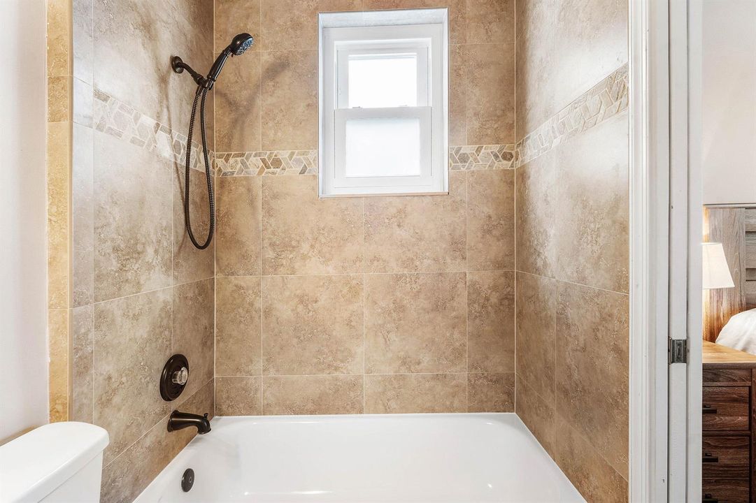 En-Suite Shower/ Tub