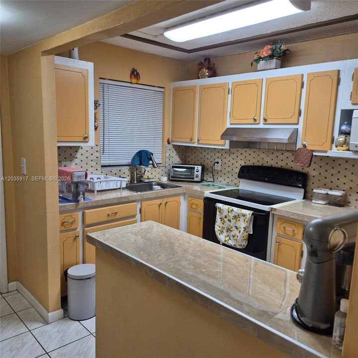 На продажу: $120,000 (2 спален, 2 ванн, 850 Квадратных фут)