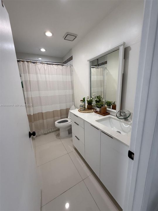 En Renta: $4,300 (4 camas, 3 baños, 2327 Pies cuadrados)
