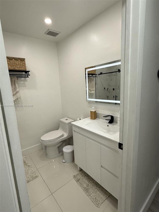 En Renta: $4,300 (4 camas, 3 baños, 2327 Pies cuadrados)