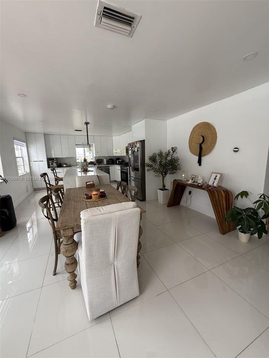En Renta: $4,300 (4 camas, 3 baños, 2327 Pies cuadrados)