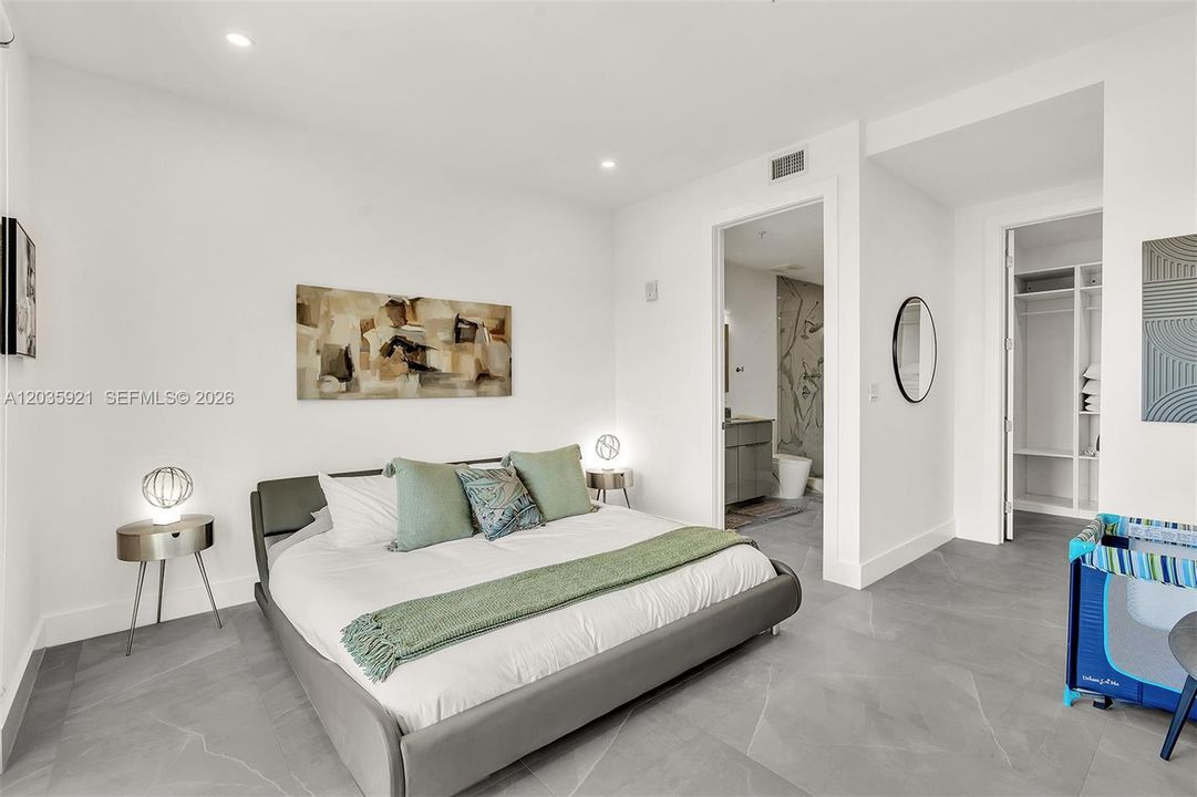 For Rent: $4,980 (3 beds, 3 baths, 1724 Square Feet)