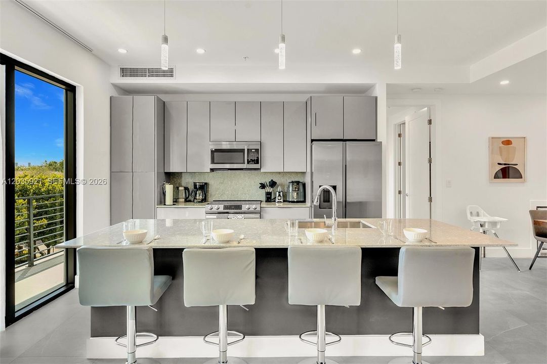 For Rent: $4,980 (3 beds, 3 baths, 1724 Square Feet)