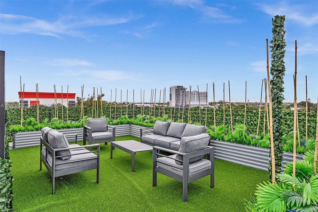 For Rent: $4,980 (3 beds, 3 baths, 1724 Square Feet)
