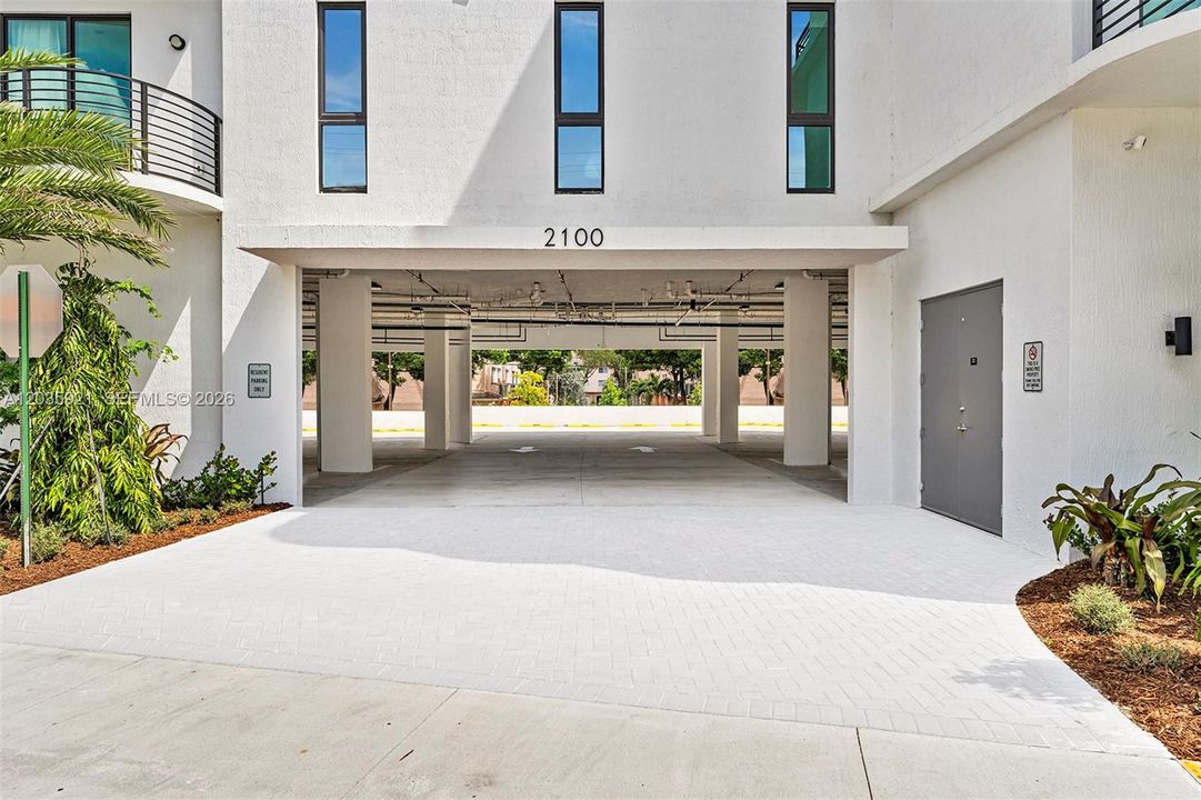 For Rent: $4,980 (3 beds, 3 baths, 1724 Square Feet)